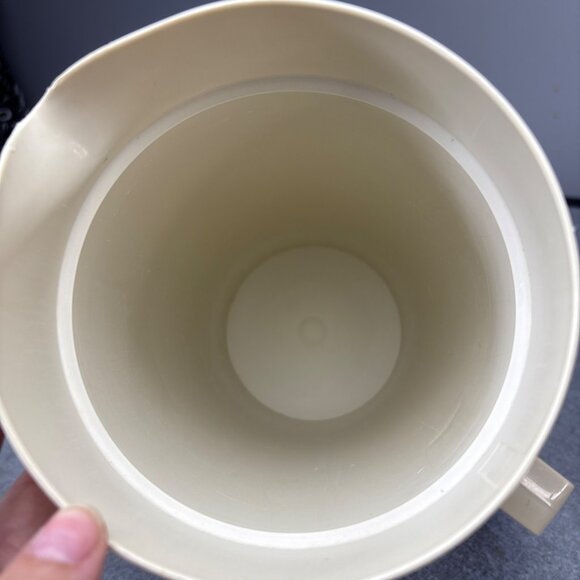 Tupperware Almond Harvest Gold Beige 800-8 1 Qt Pitcher with Lid & Insert Vintag - Picture 3 of 13